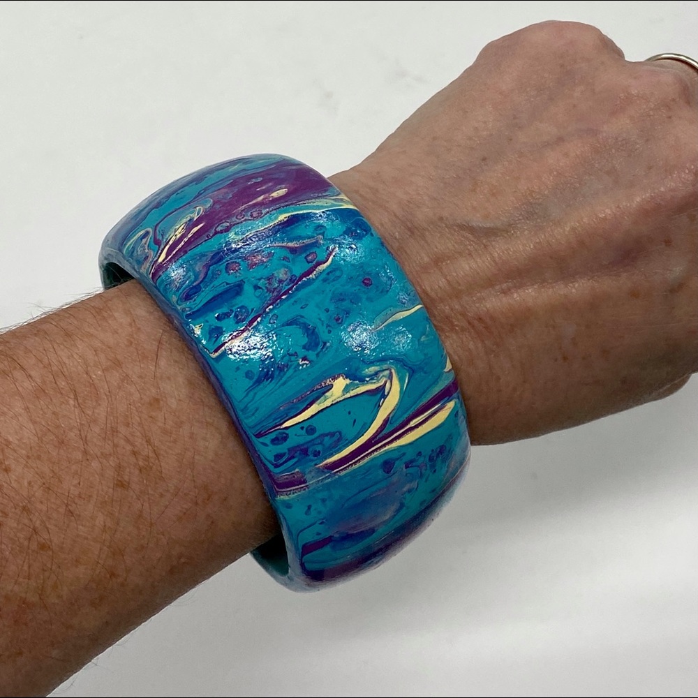 NWT Hand Painted Fluid Art Wood Bangle Bracelet